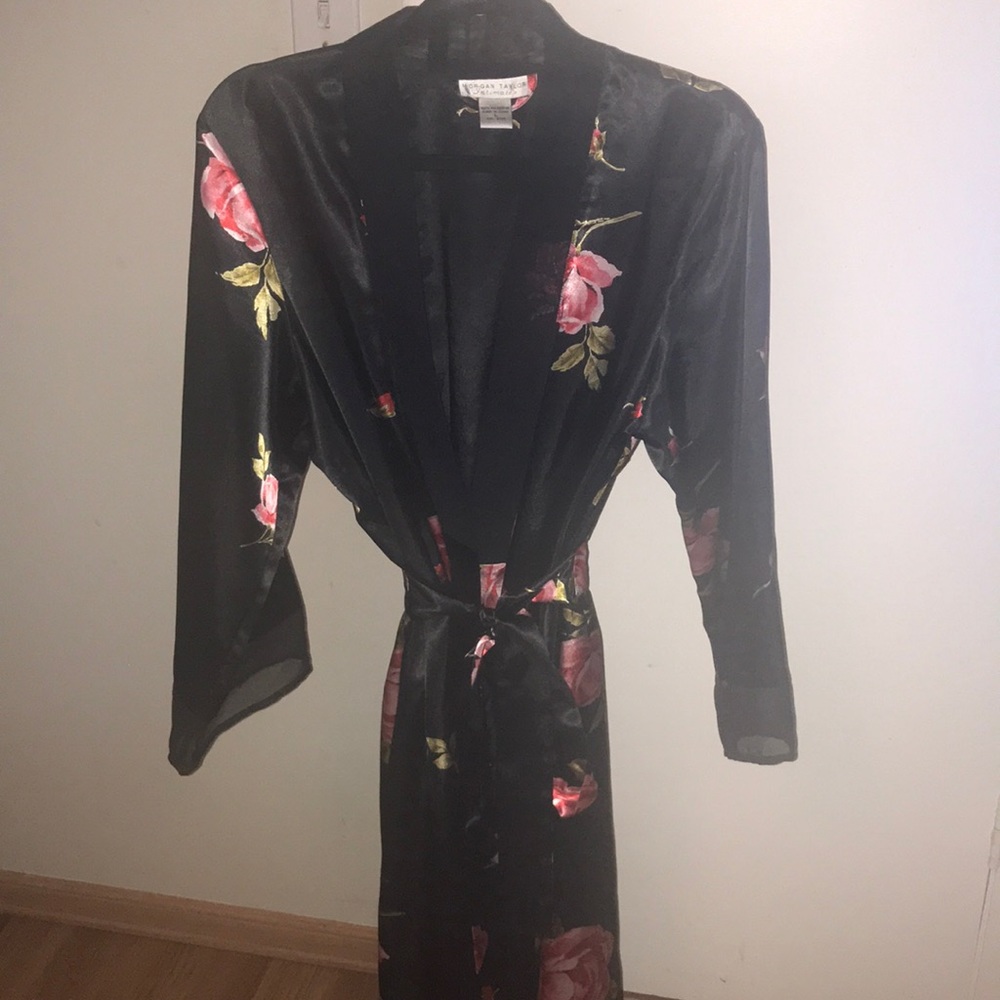 Lingerie/light robe